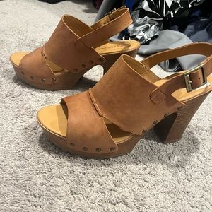 Korks brown wedges